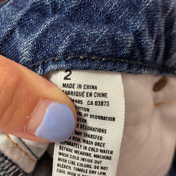 American Eagle Distressed and paint splattered to girl jean shorts size 2 - Picture 3 of 3